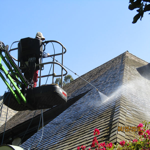 Roof Cleaning Lift